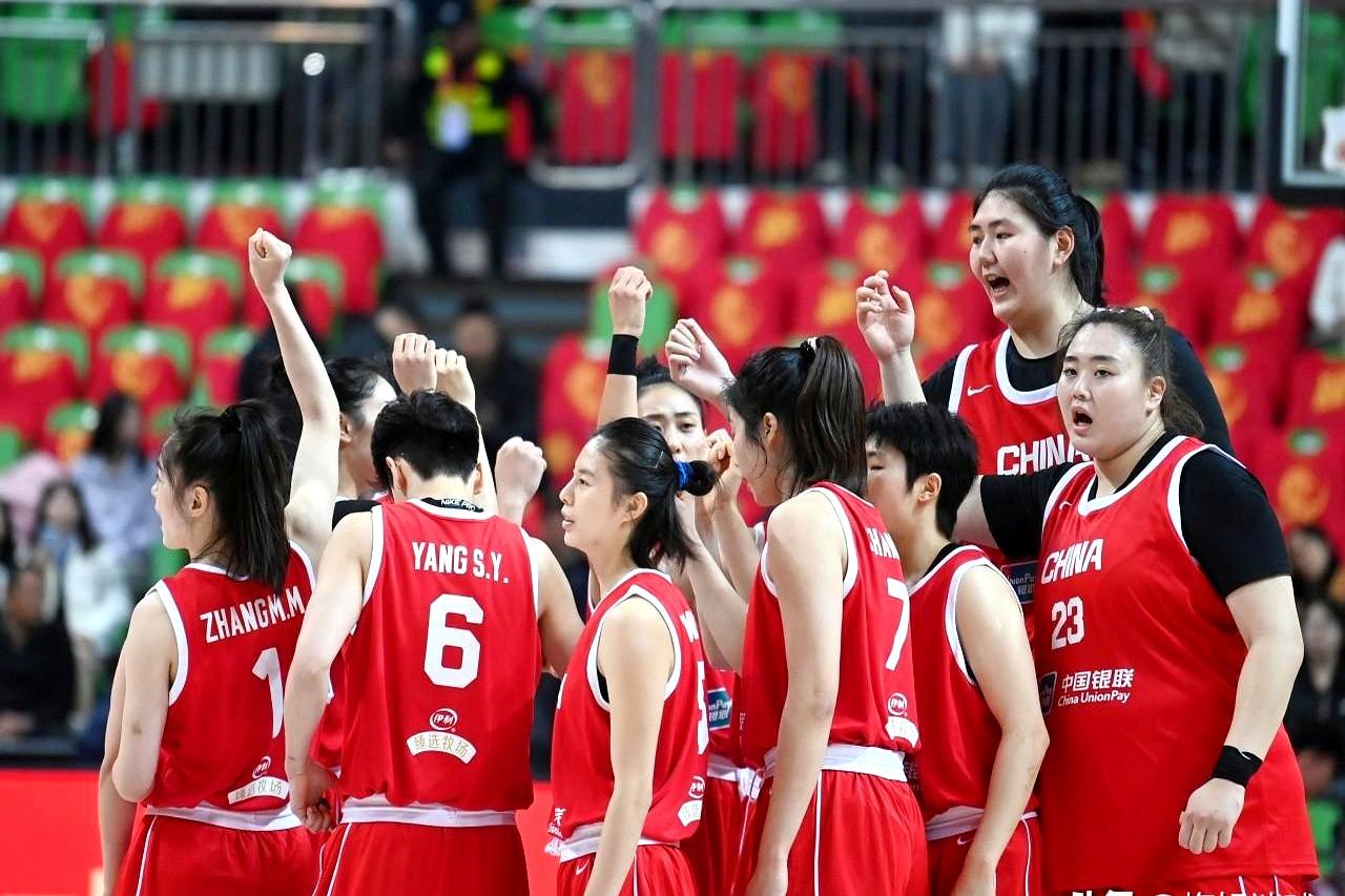 没了韩旭李月汝，女篮双杀世界第10的巴西。
首场长沙站，前三节最多领先19分，