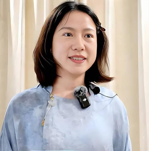 翁帆有段话，说得特别通透：
"人真正需要的其实不是婚姻，也不是性，甚至都不是伴侣