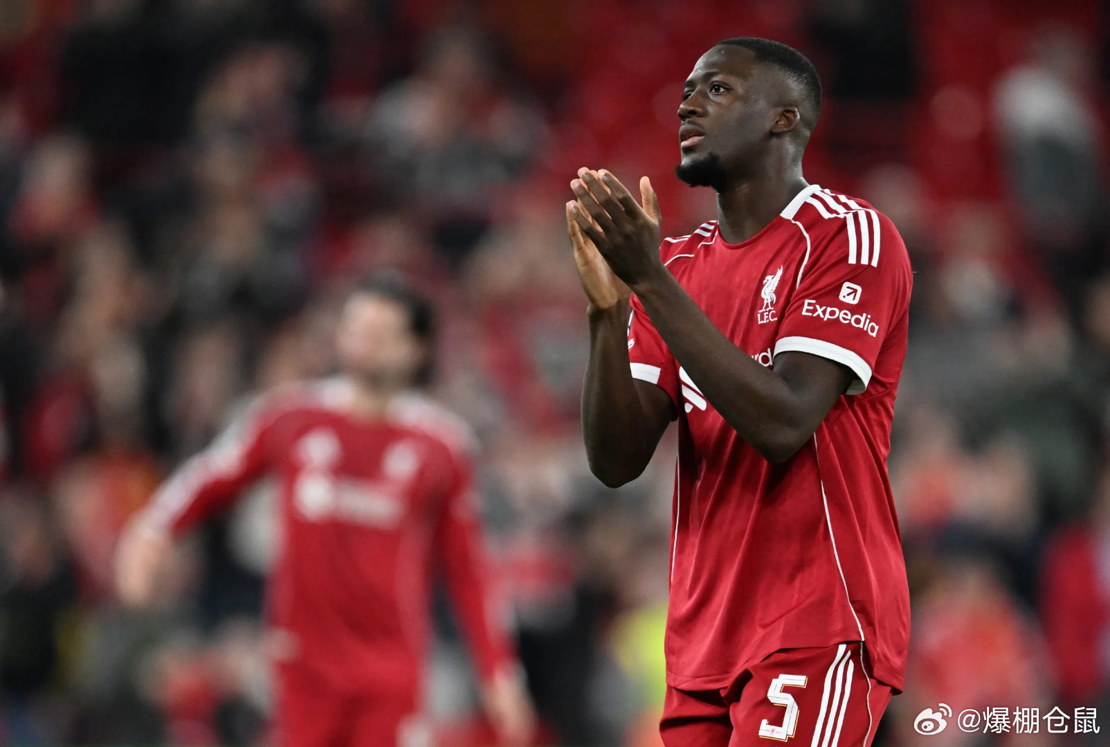 【合同即将到期】《队报》：26岁的法国国脚科纳特大概率与利物浦续约留下，双方的续