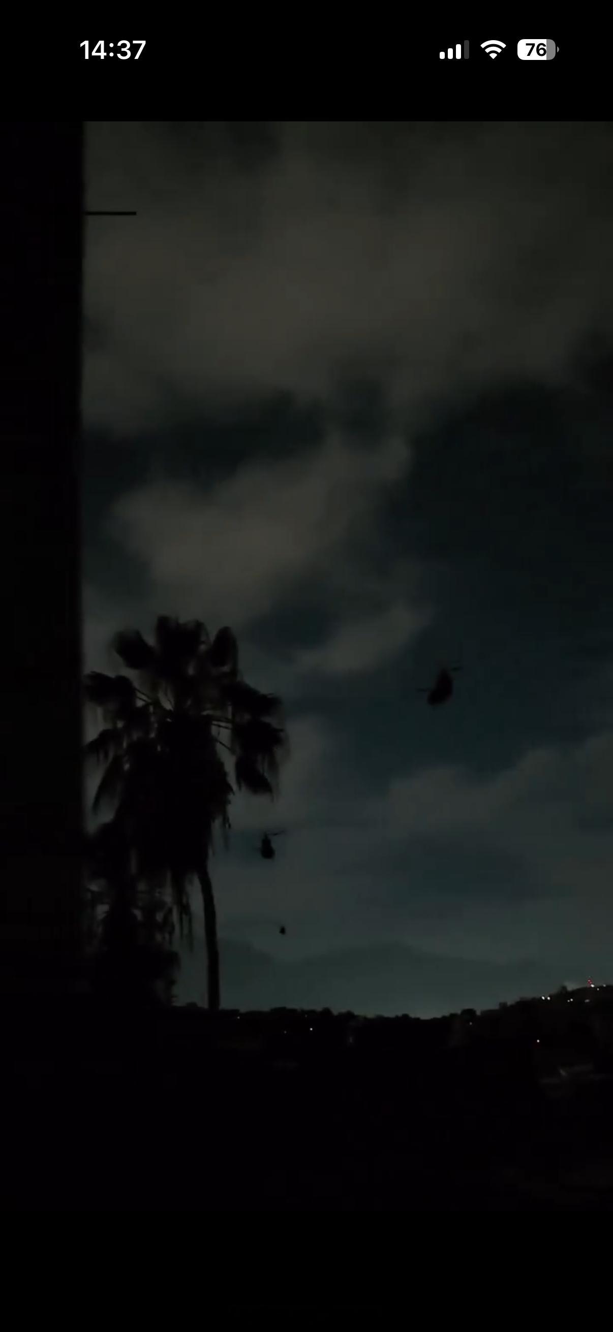 美军特战部队的专用版支奴干直升机编队出现在加拉加斯夜空中委美冲突 委内瑞拉机场和