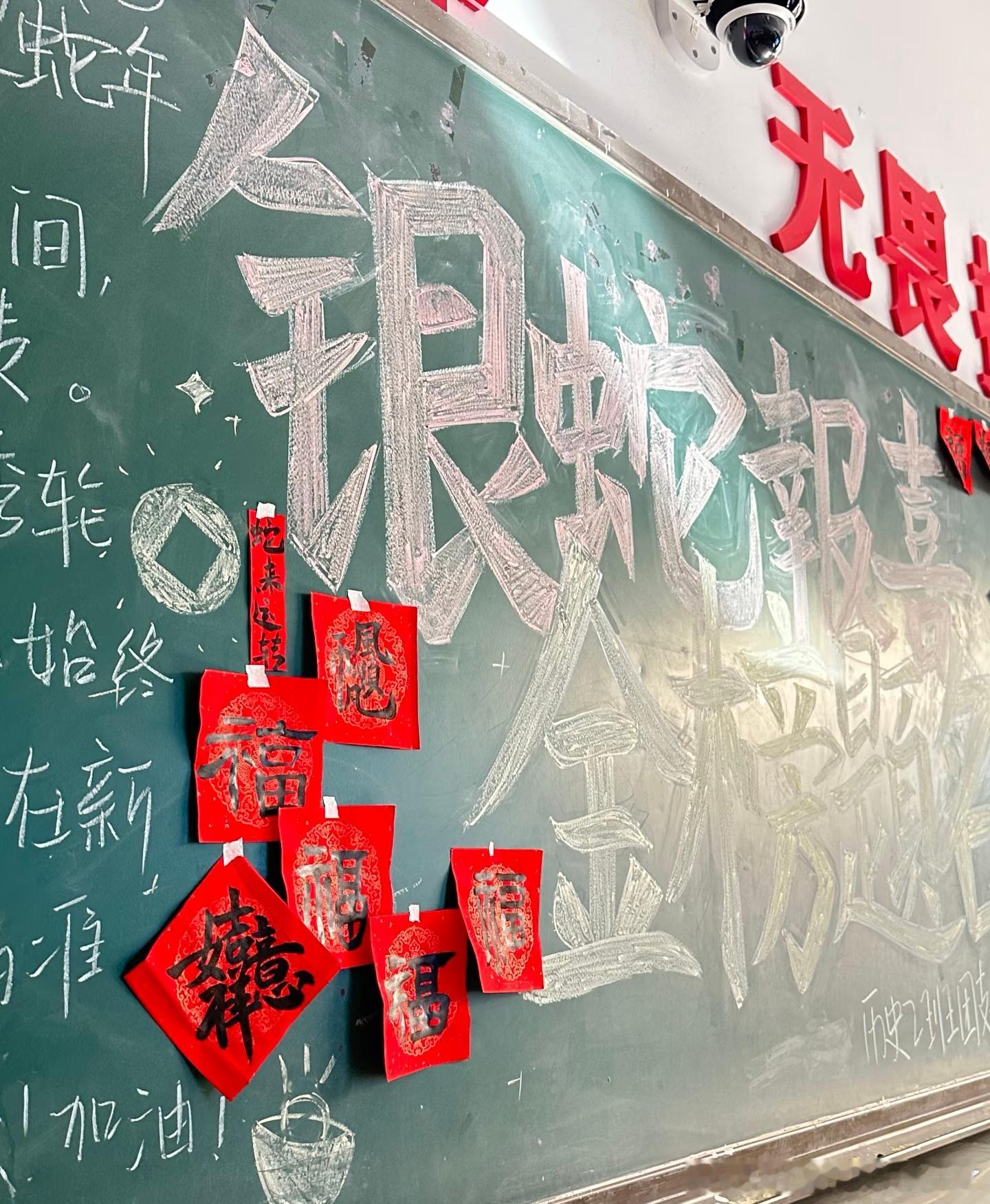 一看就是块学数学的料热浪漫过街巷，思绪停留在难忘高中岁月。褪去稚气全力奔赴前程，