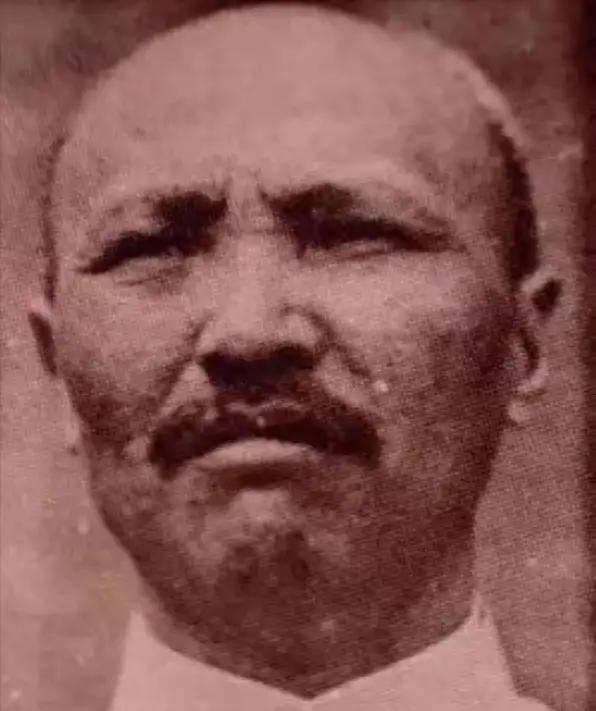 1947年，孙殿英兵败被俘，被绑押进解放军指挥部。他本以为必死无疑，司令员刘伯承