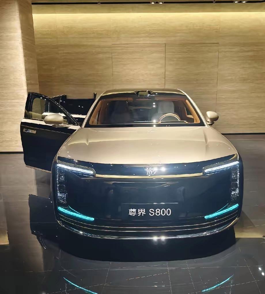 十月卖1970辆，十一月2145辆，十二月直接干到4050辆。
销售经理看着报表