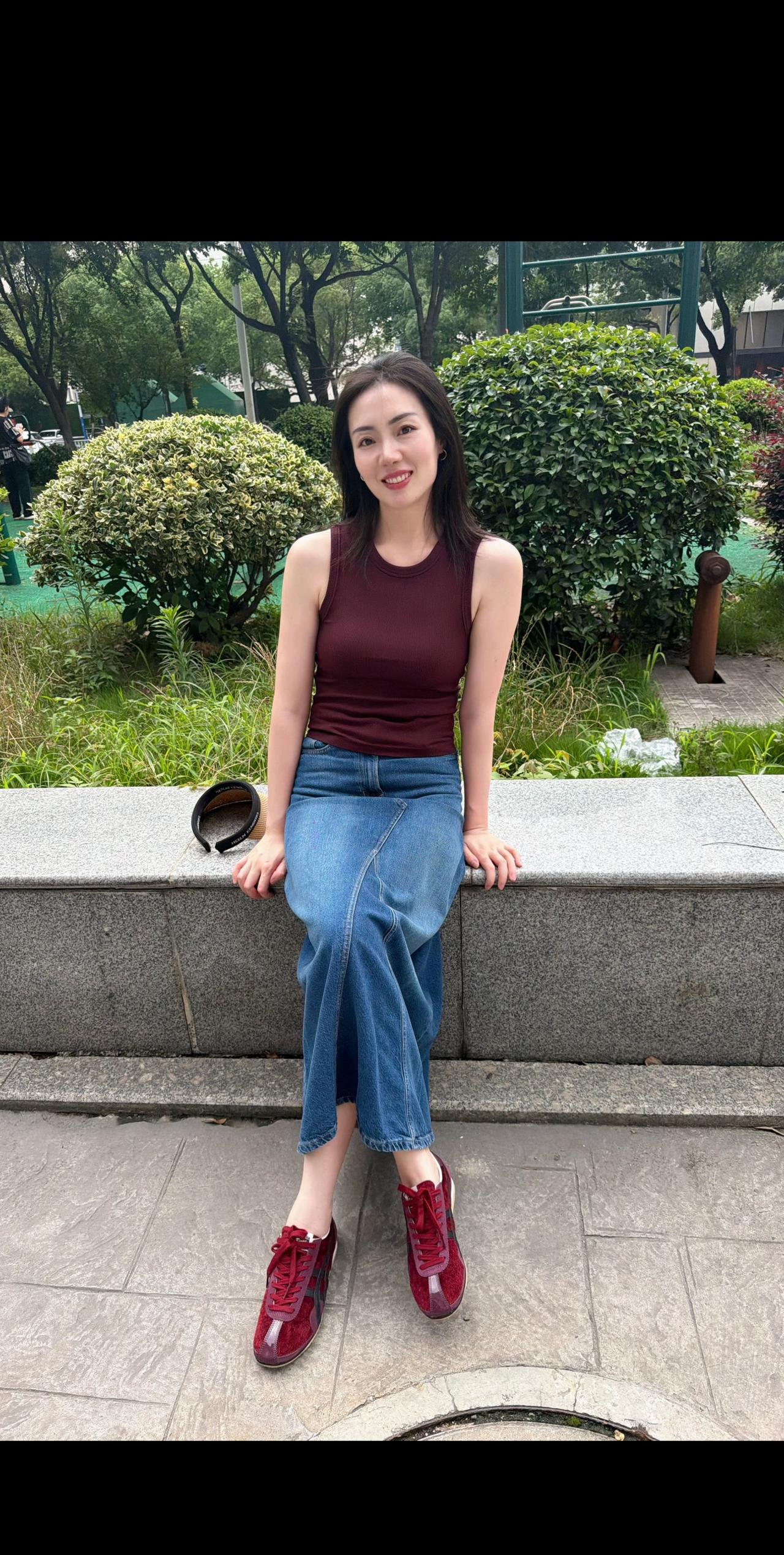 我思故我在
今日份极简穿搭 牛仔裙