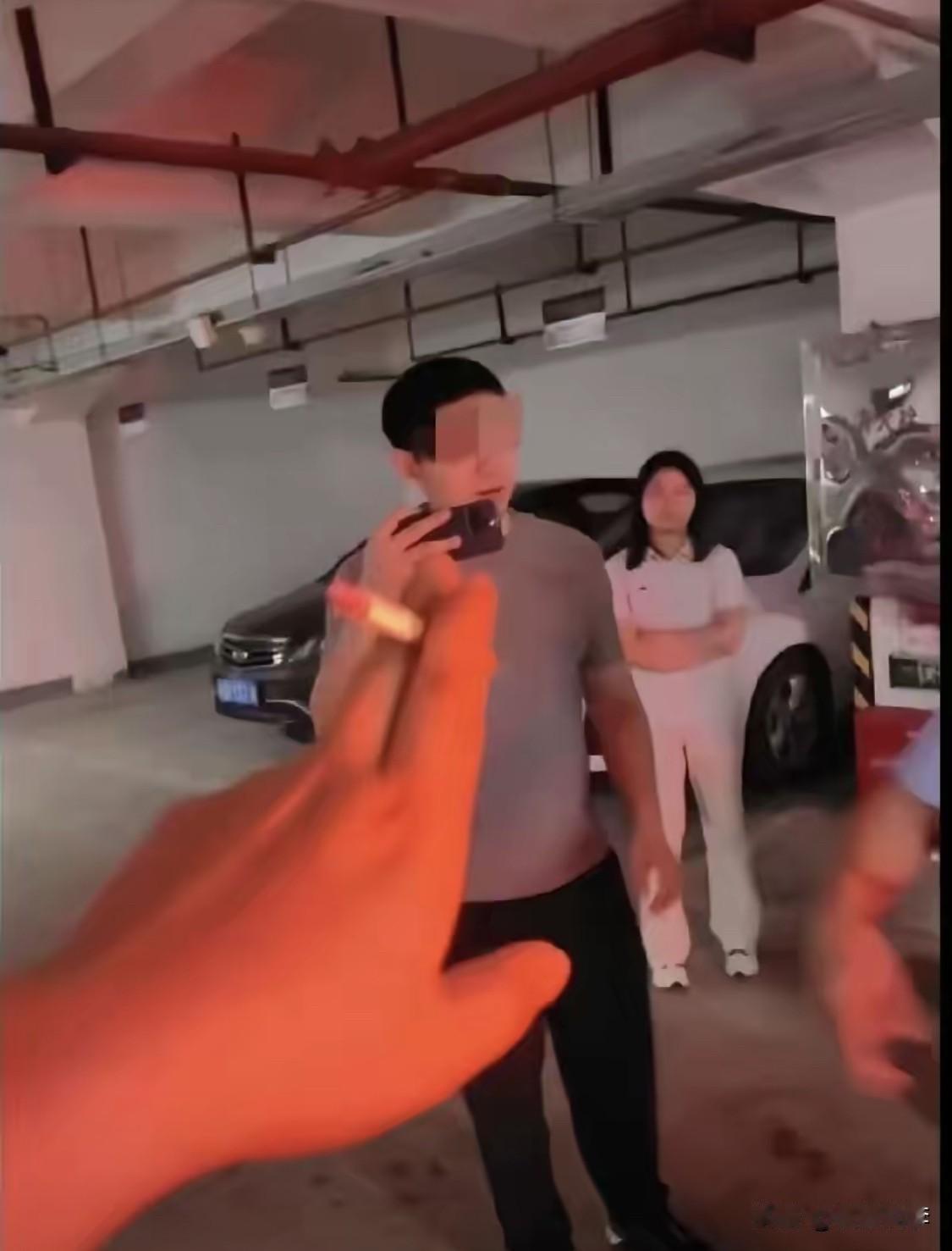占车位这事儿好像还没结束。

通报出来了，彭某某被停职了。

事情发展到最后这个