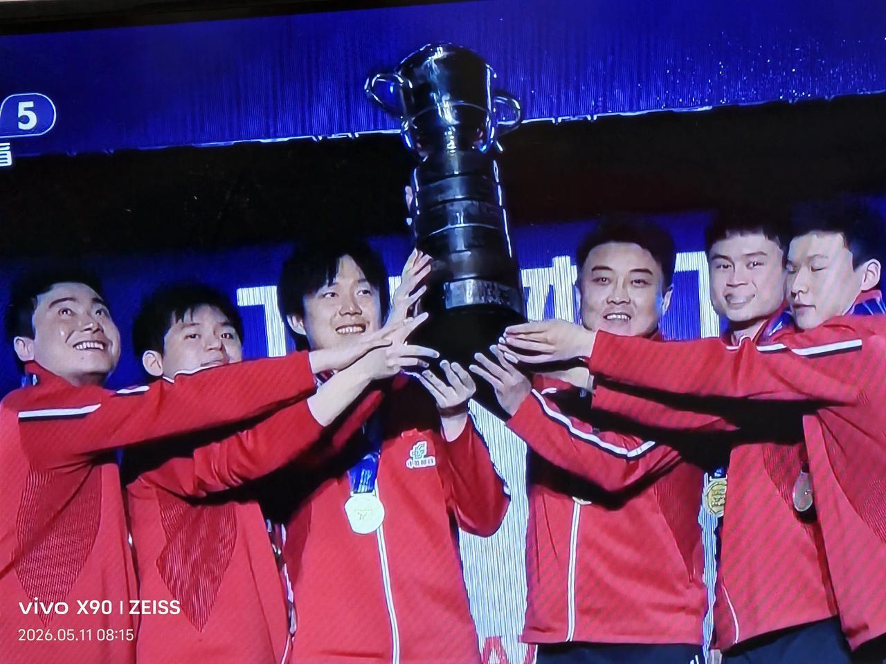 昨晚看完了中国乒乓球男团对阵日本的决赛，真是大饱眼福，赛前没人看好的中国男团3: