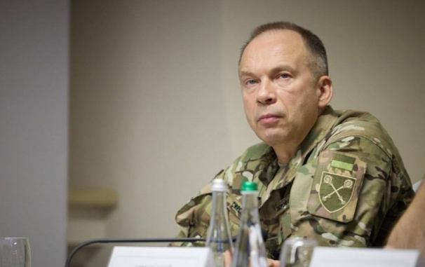 乌克兰武装部队总司令瑟尔斯基：绝不放弃我们的土地
在乌克兰东部一处地下掩体里，武