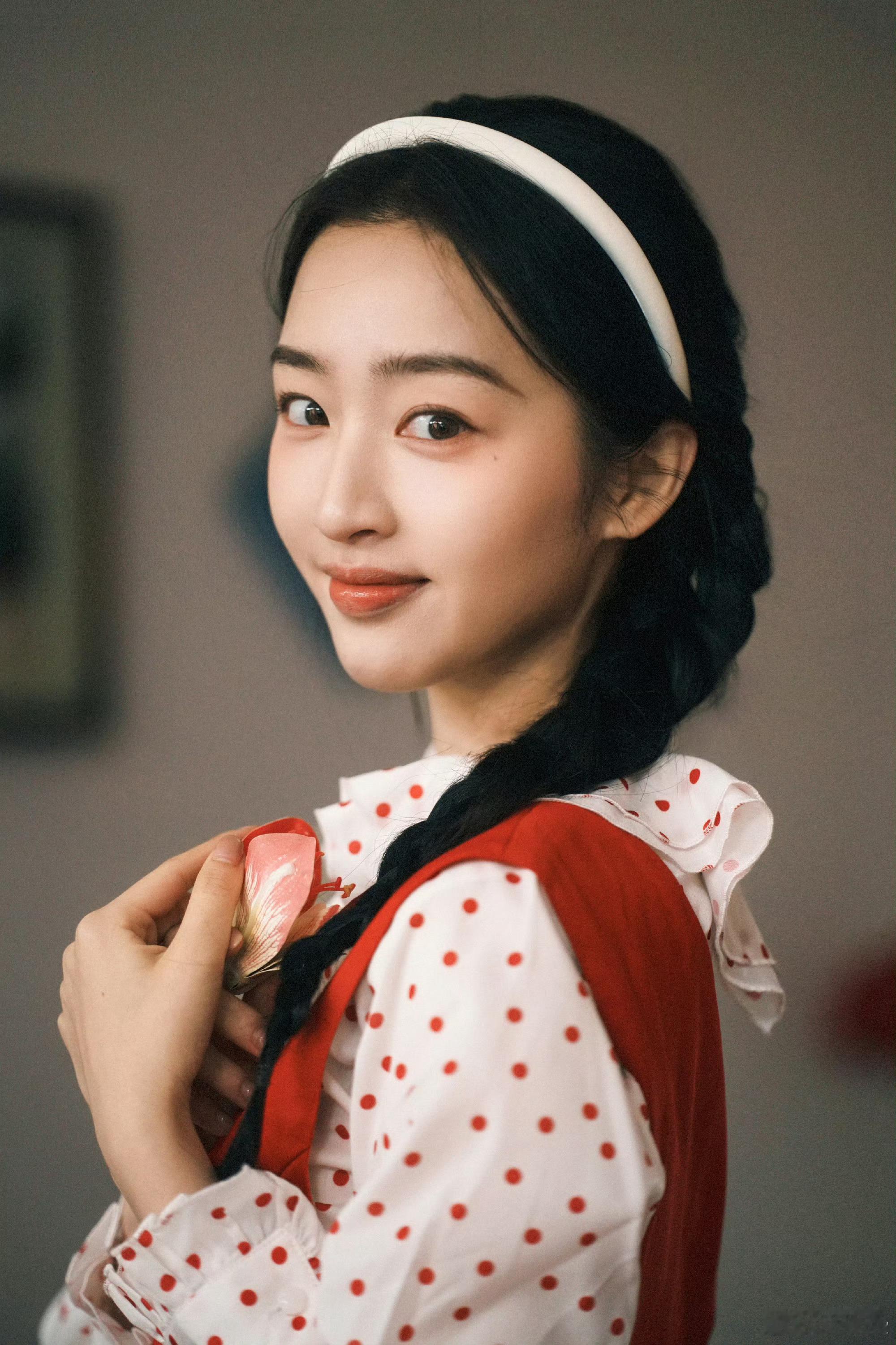 告白官宣王星越和邓恩熙钱都收了不可能不被拍的请期待这个邓恩熙和王星越吧