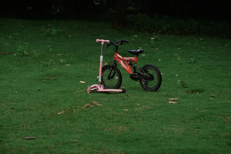 拍摄者回应货车只拉一辆小自行车：这不是浪费，是最沉的父爱！
 
高速上一幕看懵所