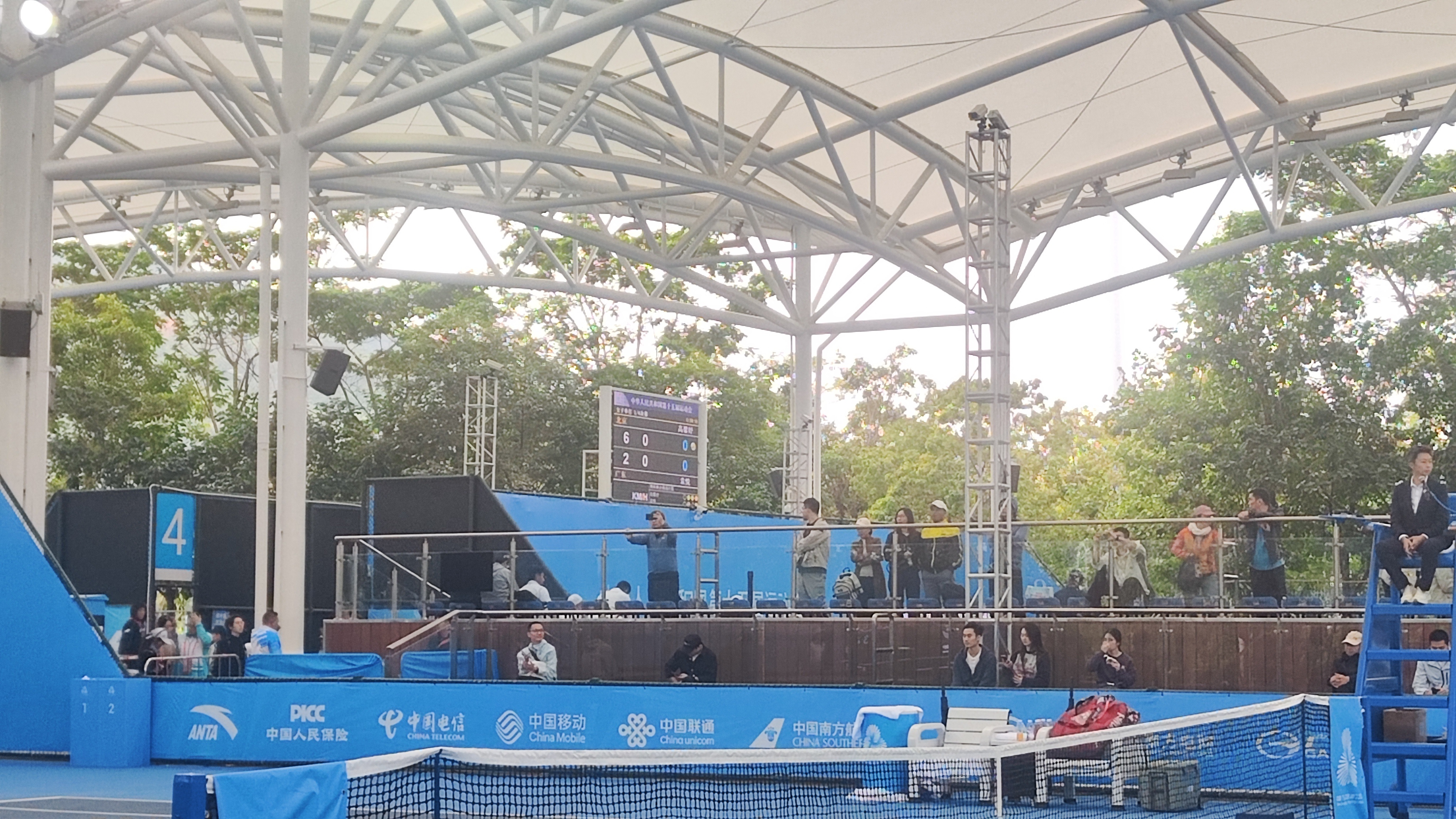 诶想着袁悦那边悬念小一点就没关注。但一上来就0-5，追了两局最后还是2-6高馨妤