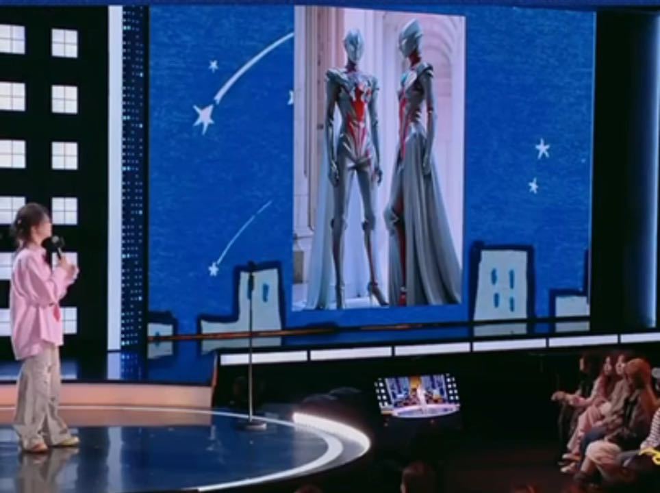 嘻哈的婚礼迎宾照是奥特曼只因没选贵套餐就被化妆师肆意评判长相，恶意吐槽伤害自尊，