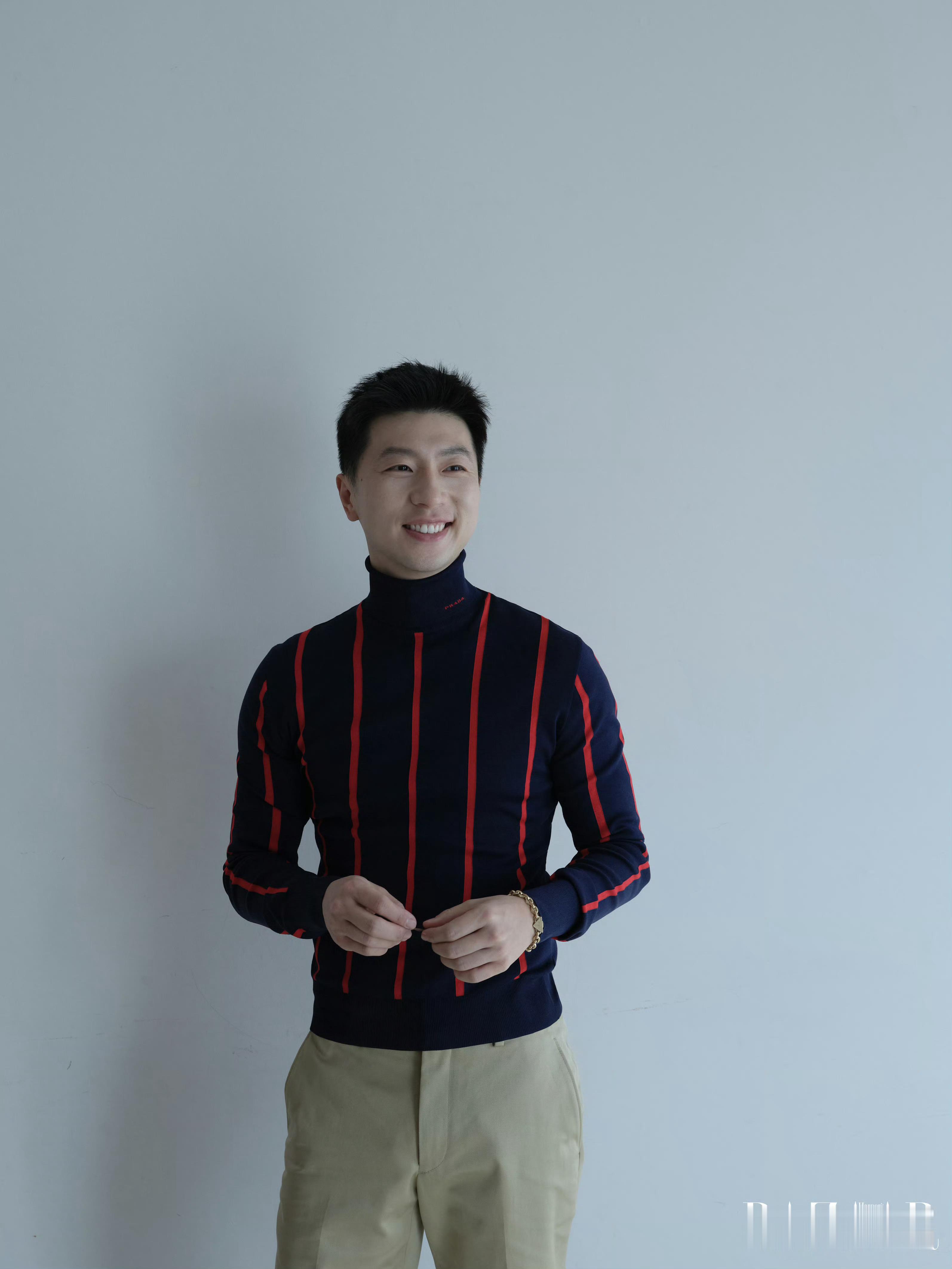 马龙锐意锋芒点亮夜幕期待马龙的时装周之旅，期待龙队解锁新的造型，还有更多的采访物