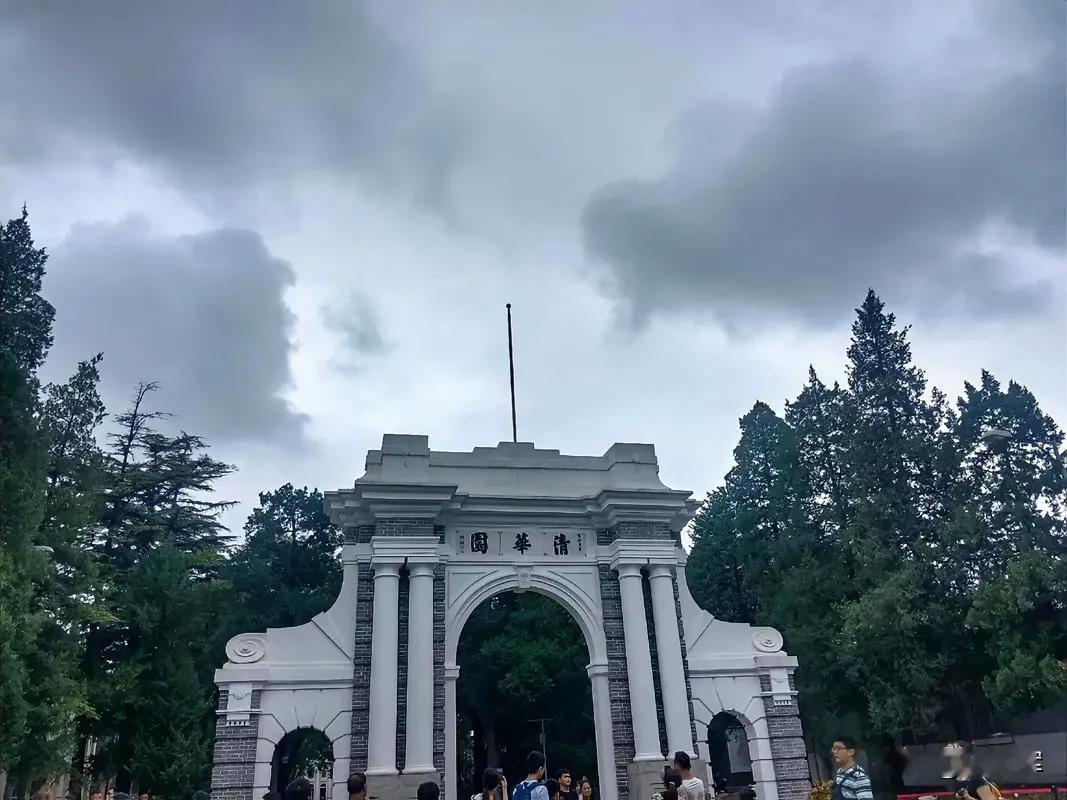 27岁清华博士已任上海交大博导毕业生并非都要进体制才有出路，送外卖一样有“诗和远