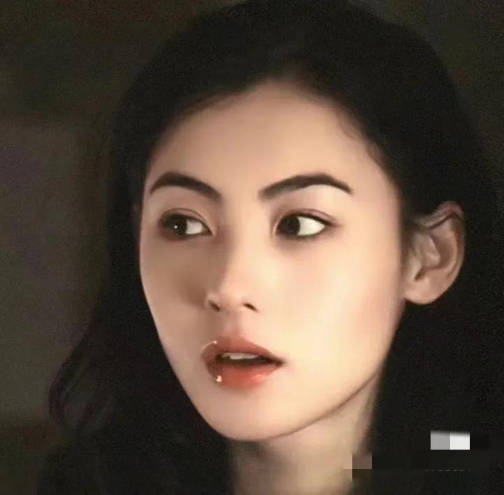 怎么不算呢，只不过她年轻时时候玩得太野抽烟喝酒飙车到后来的艳照门传出，就少了点大