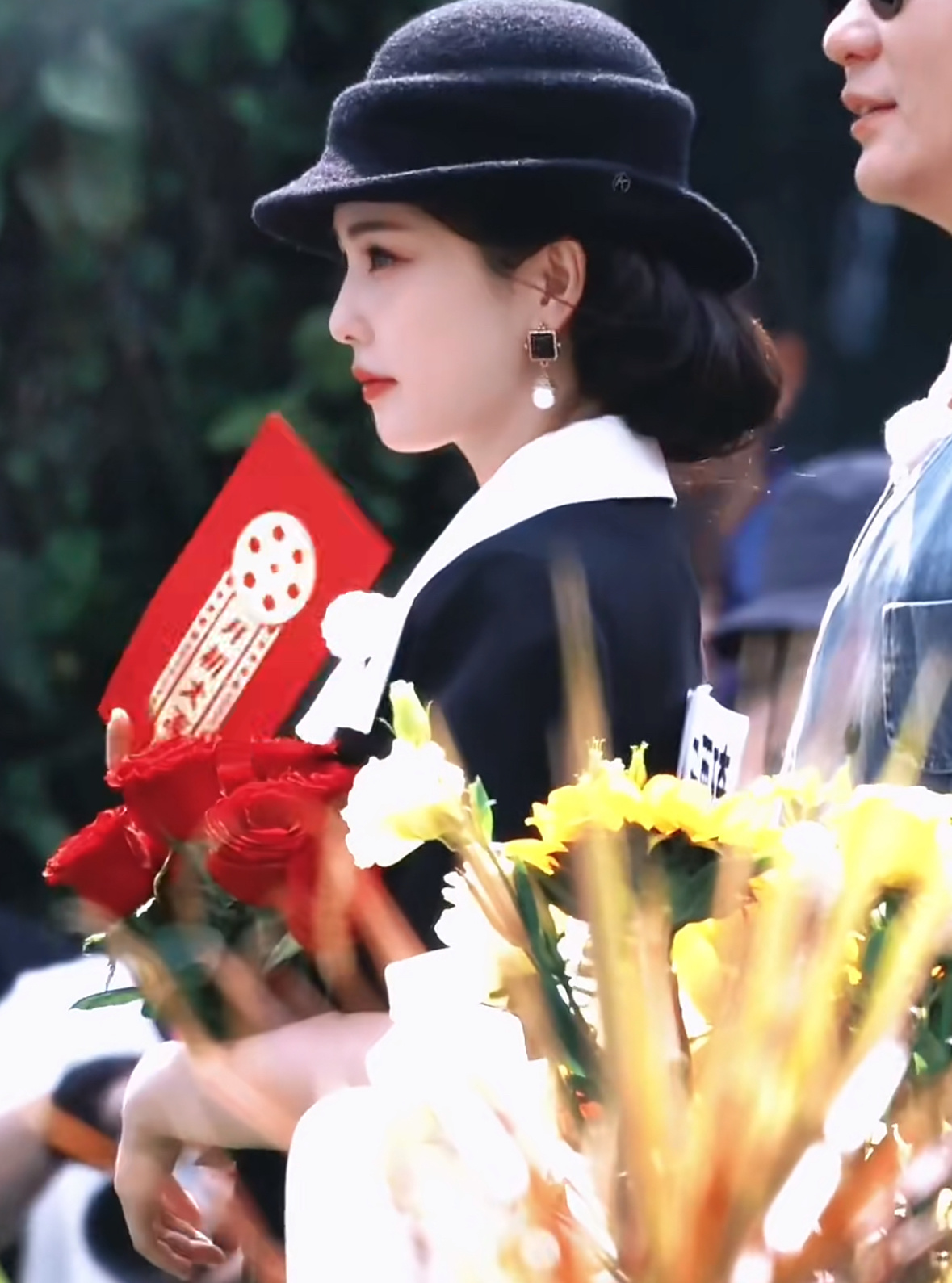 看到路人在白鹿奔跑吧路透图下问这是在拍电视剧吗🧐怎么不算呢  奔跑吧出品电视剧