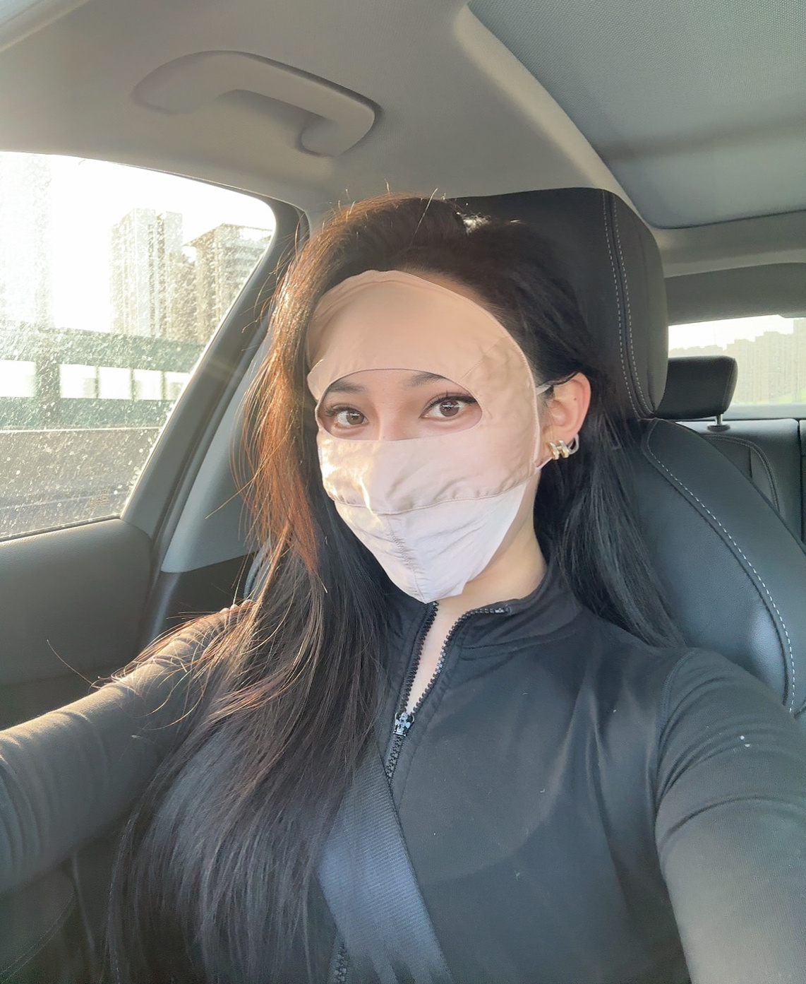 别说戴上面罩就不认识我了  ​​​