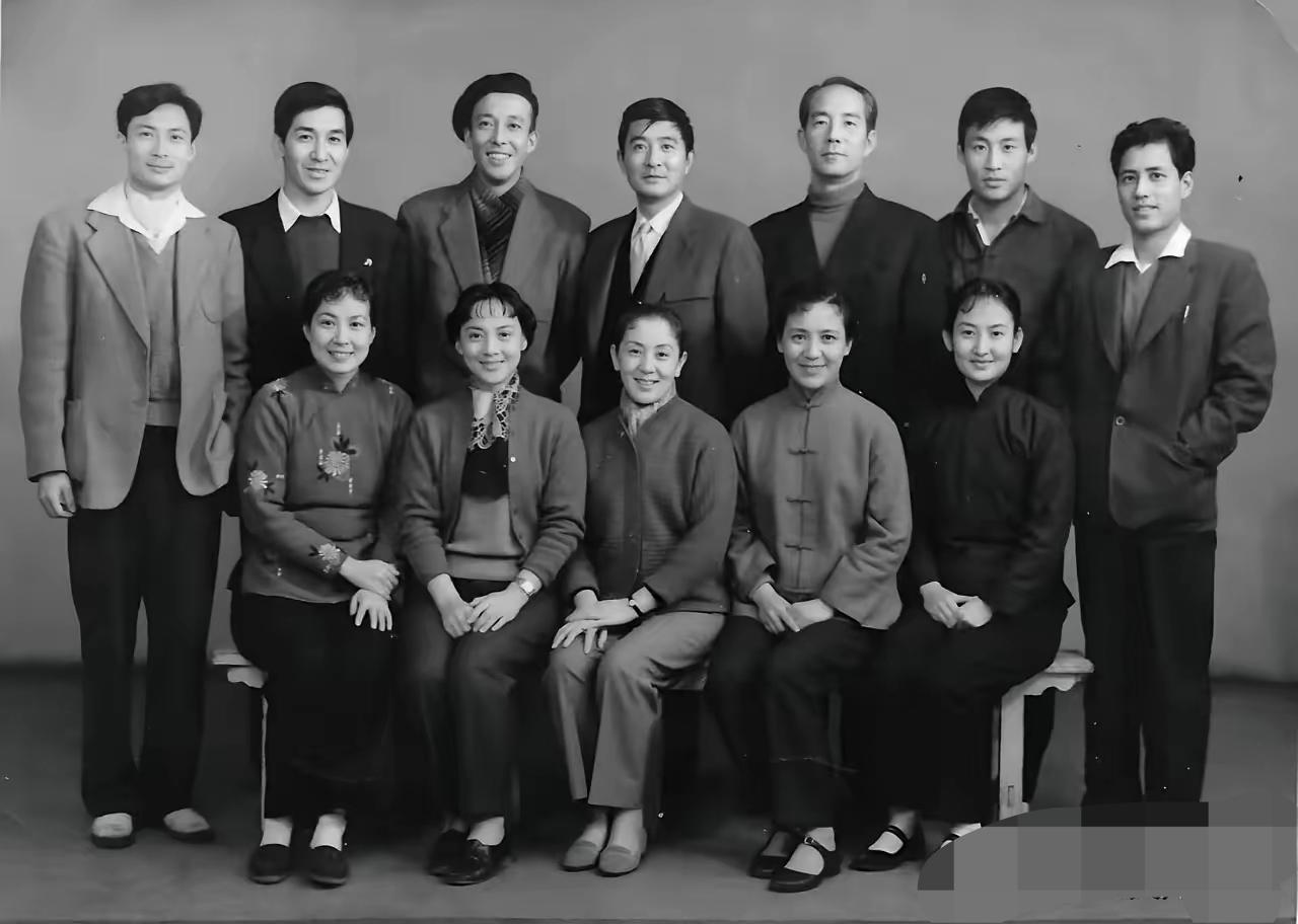 能够全部认出这些老艺术家的的人，相信你的年龄绝对也不行吧？