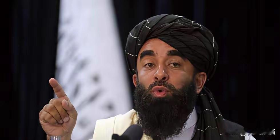 阿富汗塔利班政权竟然开历史倒车，永久禁止女性入学。

阿富汗的女孩子连上学的权利