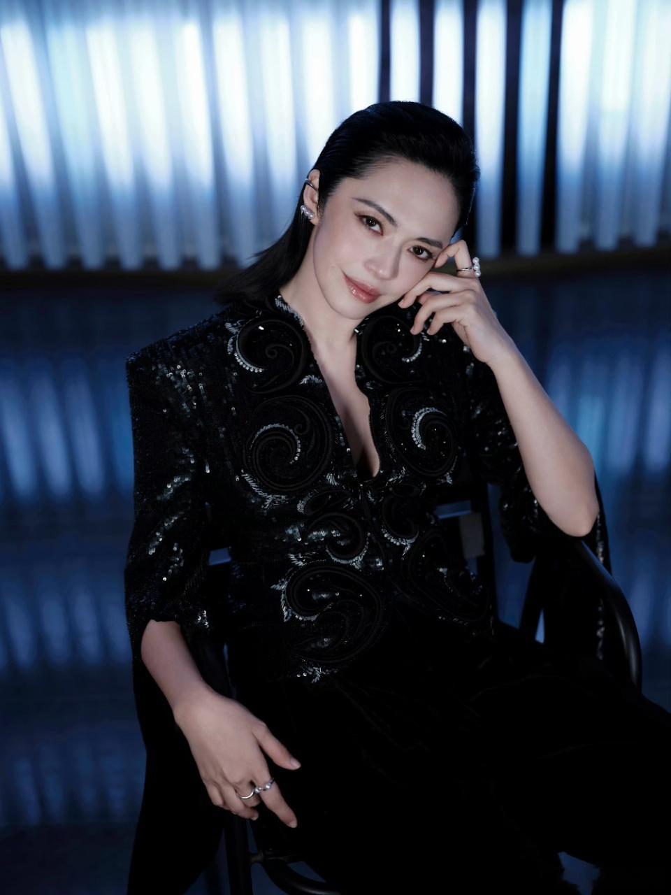 姚晨话剧非穷尽列举内地能扛住这种高密度内心独白戏的女演员，我数了数屈指可数，姚晨