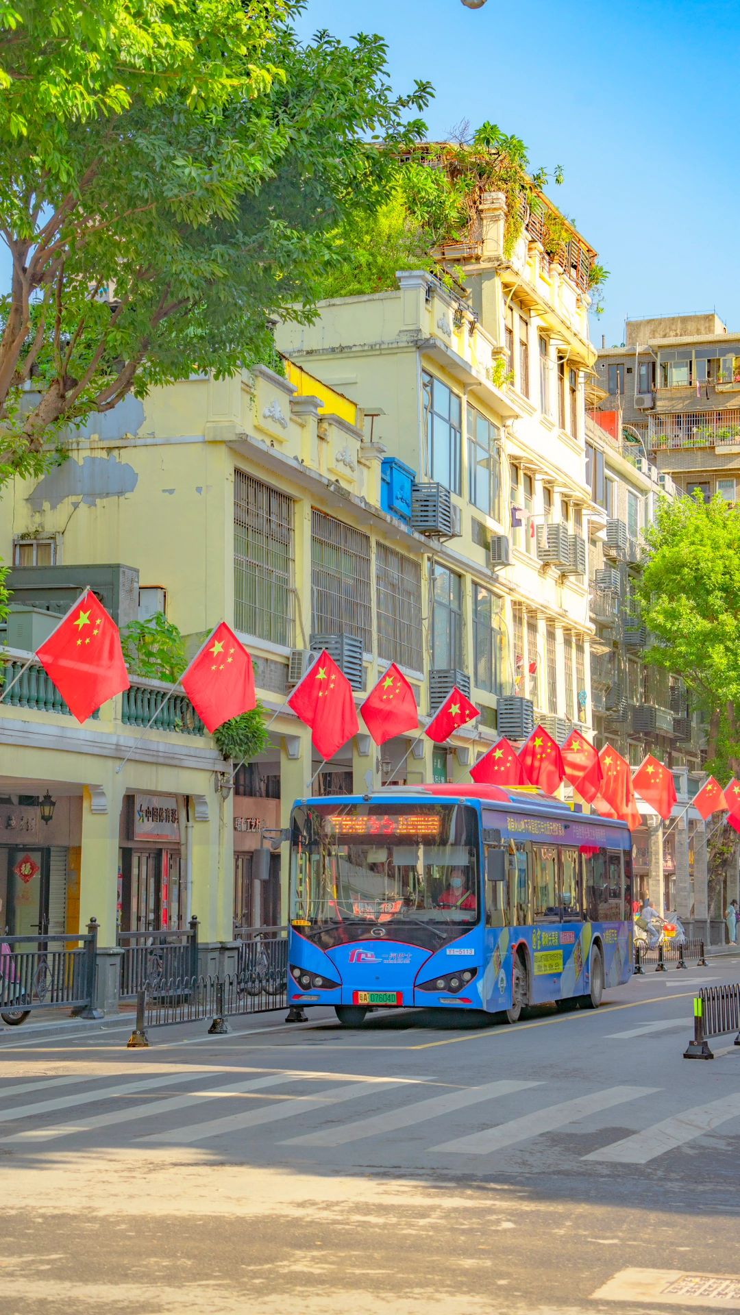 广州街头国庆氛围感拉满🇨🇳