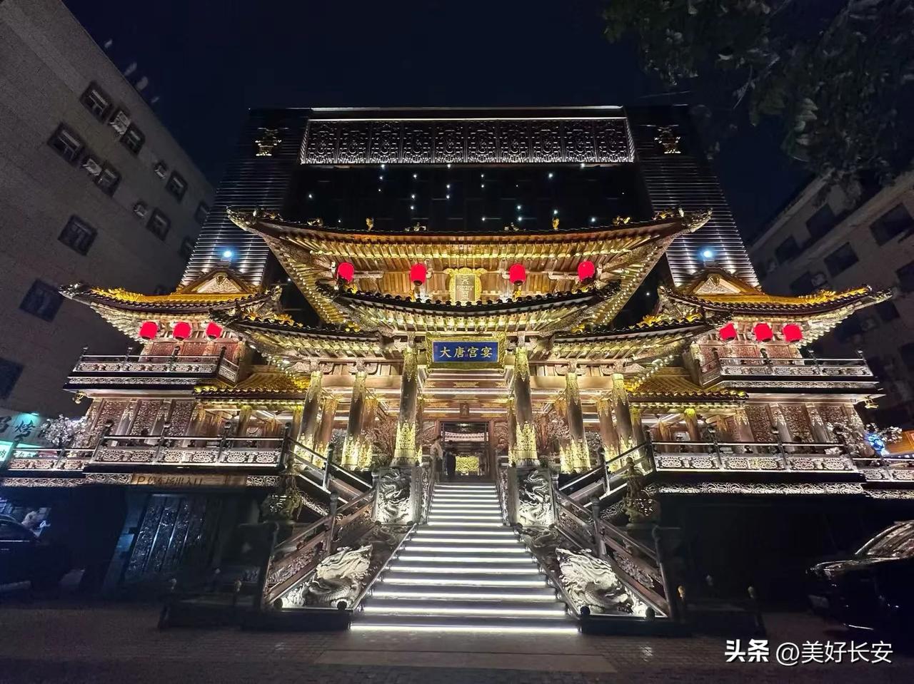 曾经西安夜市中最繁华的地方，如今正在悄然变身。那些曾奋不顾身去往消费的少男靓女们