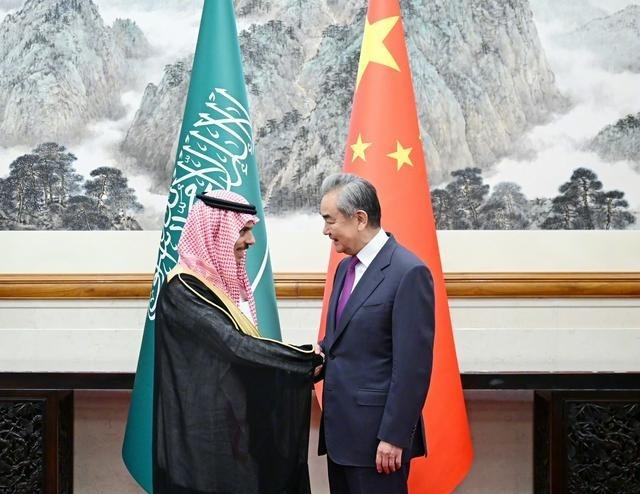 谈妥了，沙特给了中国回应。
6月30日，中国外长王毅在北京同沙特外交大臣费萨尔展