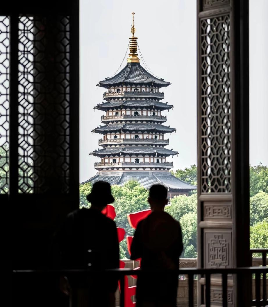 浙江省真是夯爆了，温、绍、嘉多地GDP增速超过6%，优等生又开始上强度了。
  