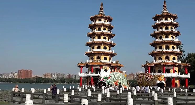 美国武器迟迟不到
大陆补贴真金白银
台湾人的心该往哪边靠？
赖清德拼命堆军购，台