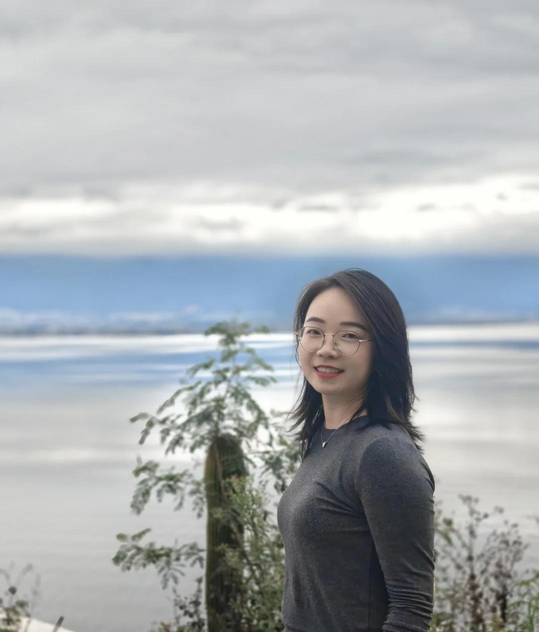 世界尽头是雪山和大海
慢下来的时光
单人自驾日行800公里，经历上山下山十八弯盘