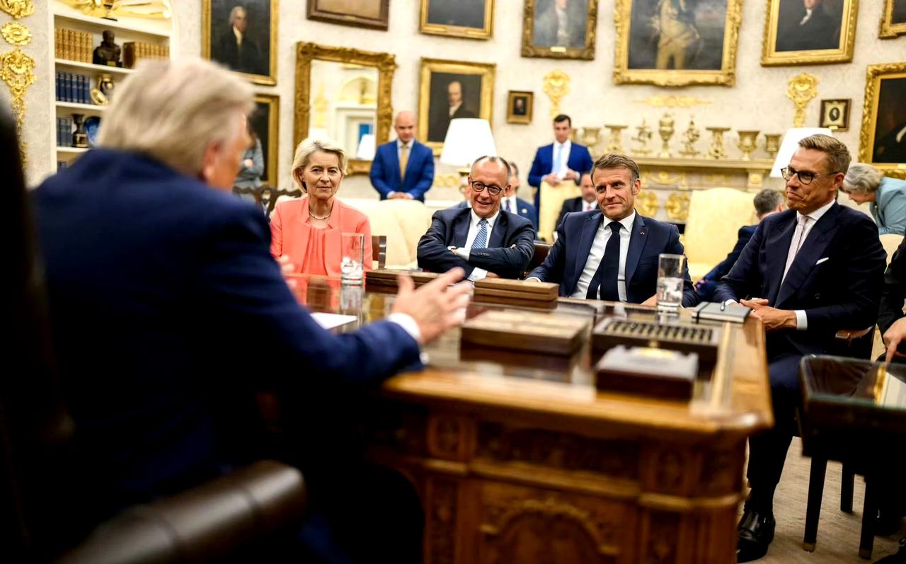 传美国拟立法为乌克兰提供安全保障。
德国总理解读说，美国的最新立场是: 像保护北