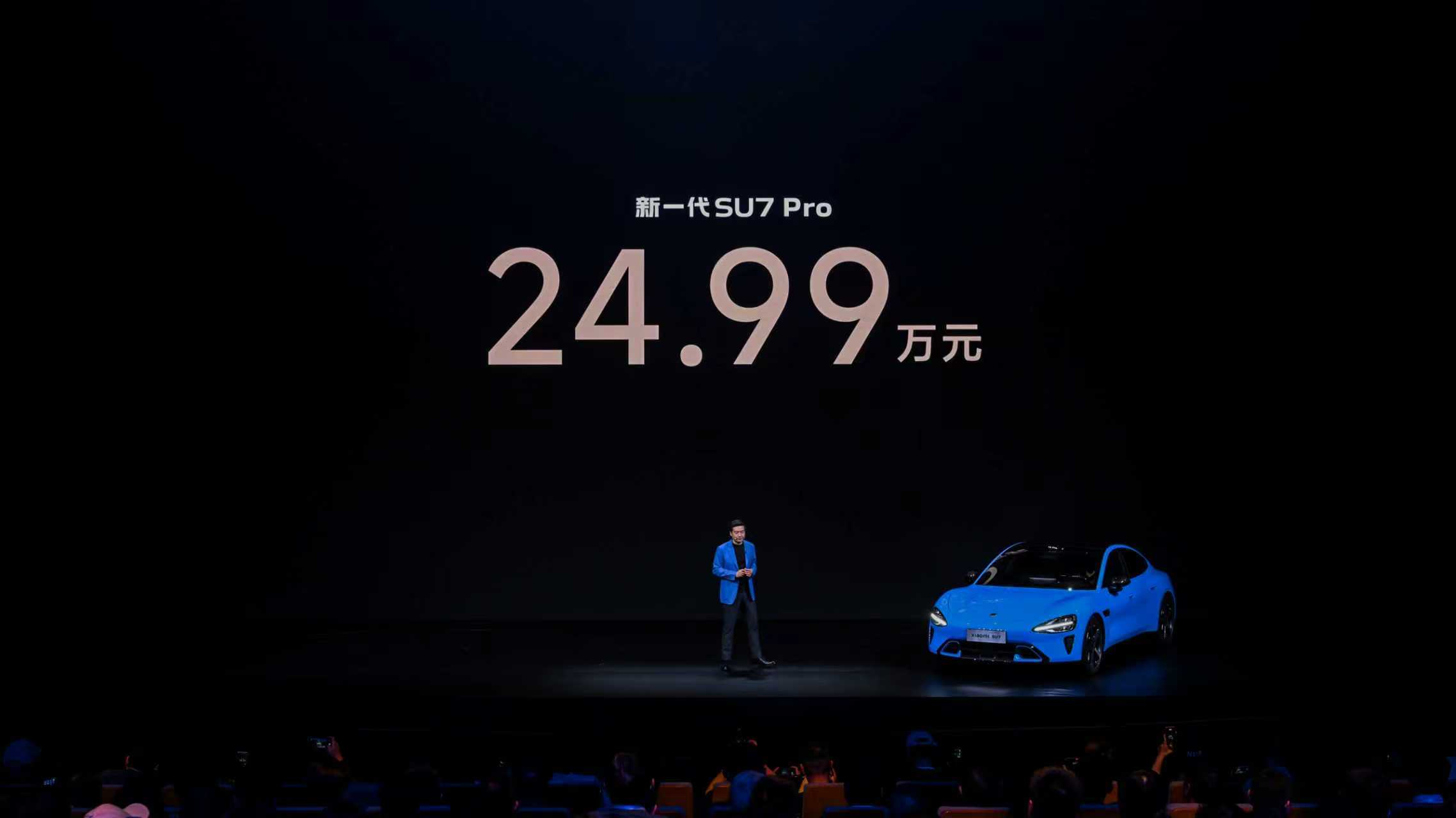 小米新SU7 发布会看完，说实话，还是那个熟悉的小米。一边在拼命往上走，拉高级感