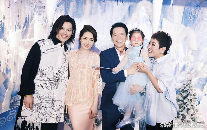 向太谈郭碧婷缺点向太聊郭碧婷最大缺点就是心太软，不愿辞退老保姆不愿看重利益，重情