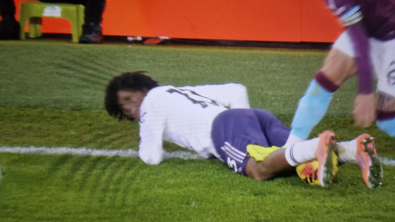 【实诚人多古】英超第21轮焦点战，曼联客场2-2战平伯恩利，遭遇联赛三连平。
 