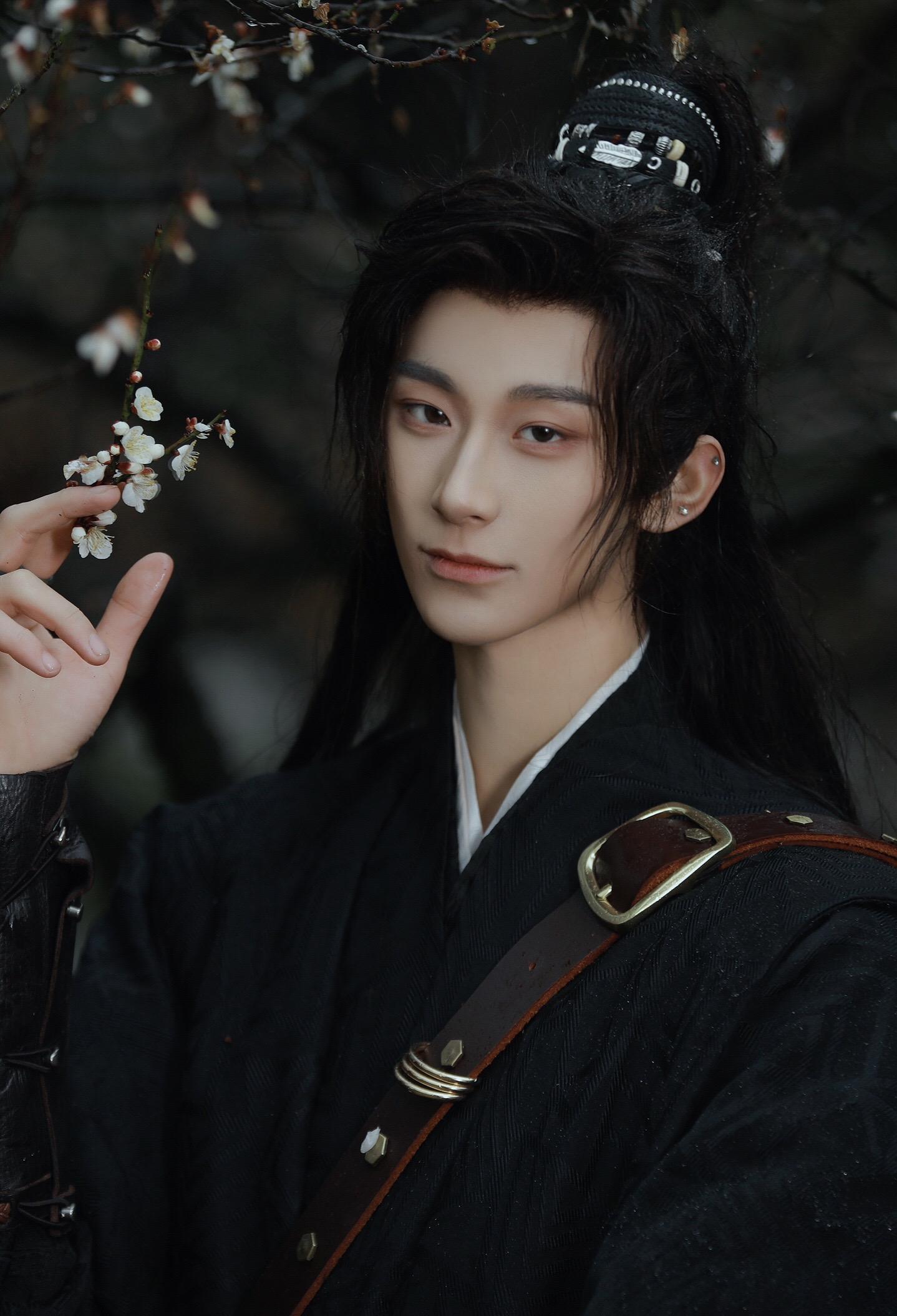 少年有归期 春风不染尘。