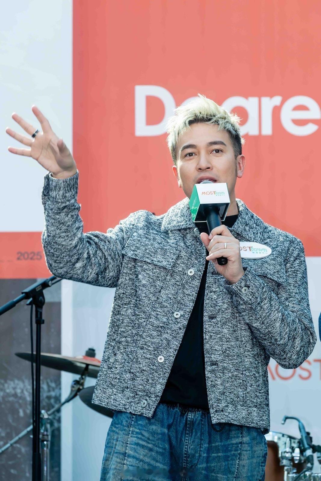 「Dear Jane 簽唱會數百fans支持..Tim即場放閃多謝老婆 … 大公