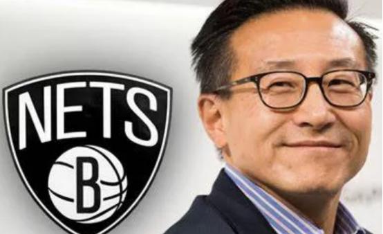 2019年，蔡崇信花了32亿美元买下篮网，把自己1/3身价都押在了体育上，结果篮