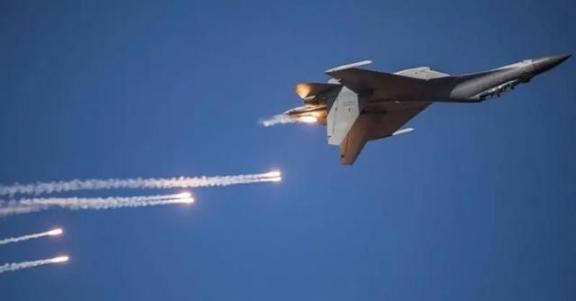 紧接着国台办的强硬警告，解放军今天大规模战机战舰巡台“突然”恢复，刚掉头回到“激