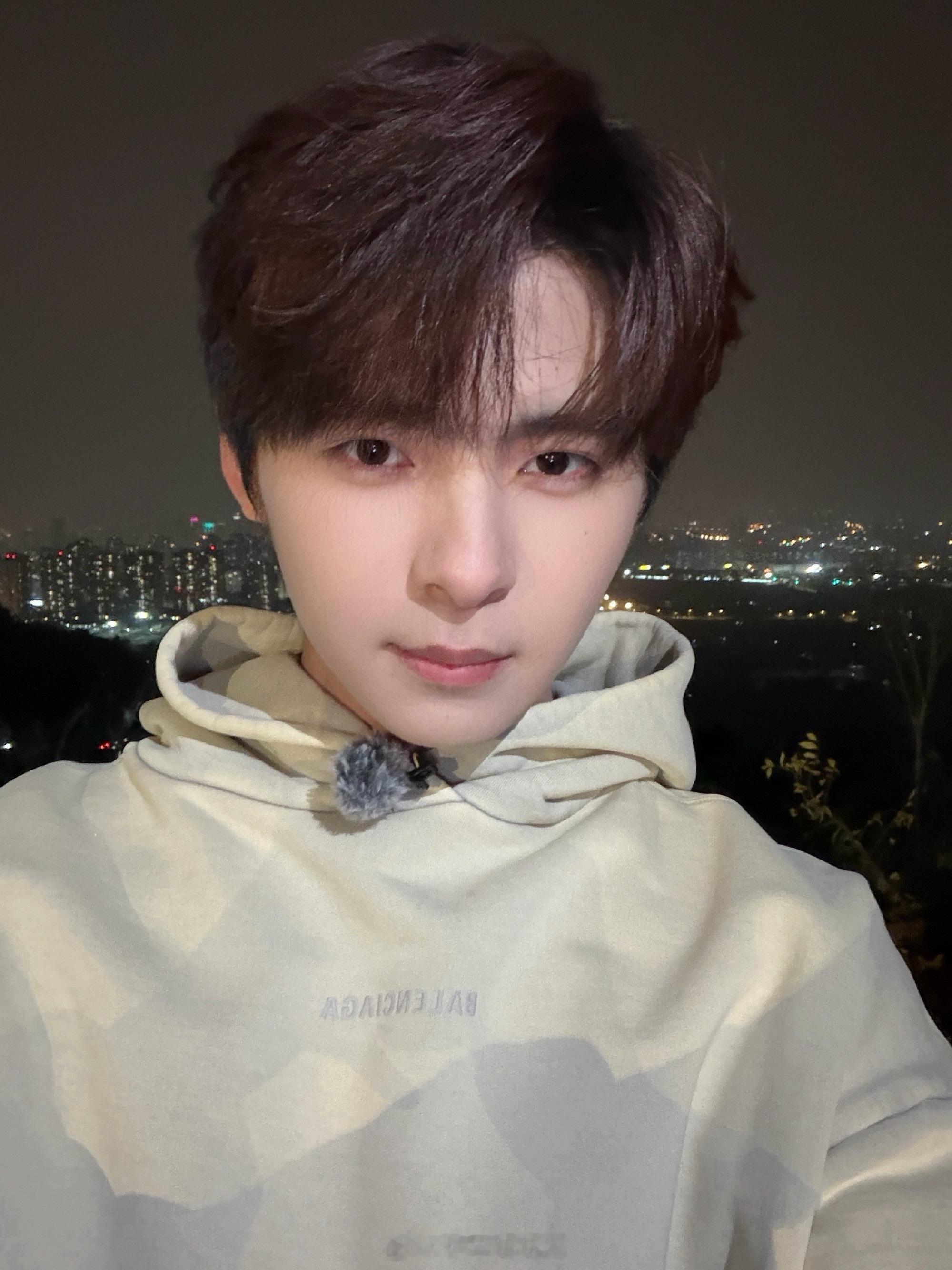 伞兵爬山造型依旧稳这就是权威扒拉的含金量，爬完山依旧出片2026pel para