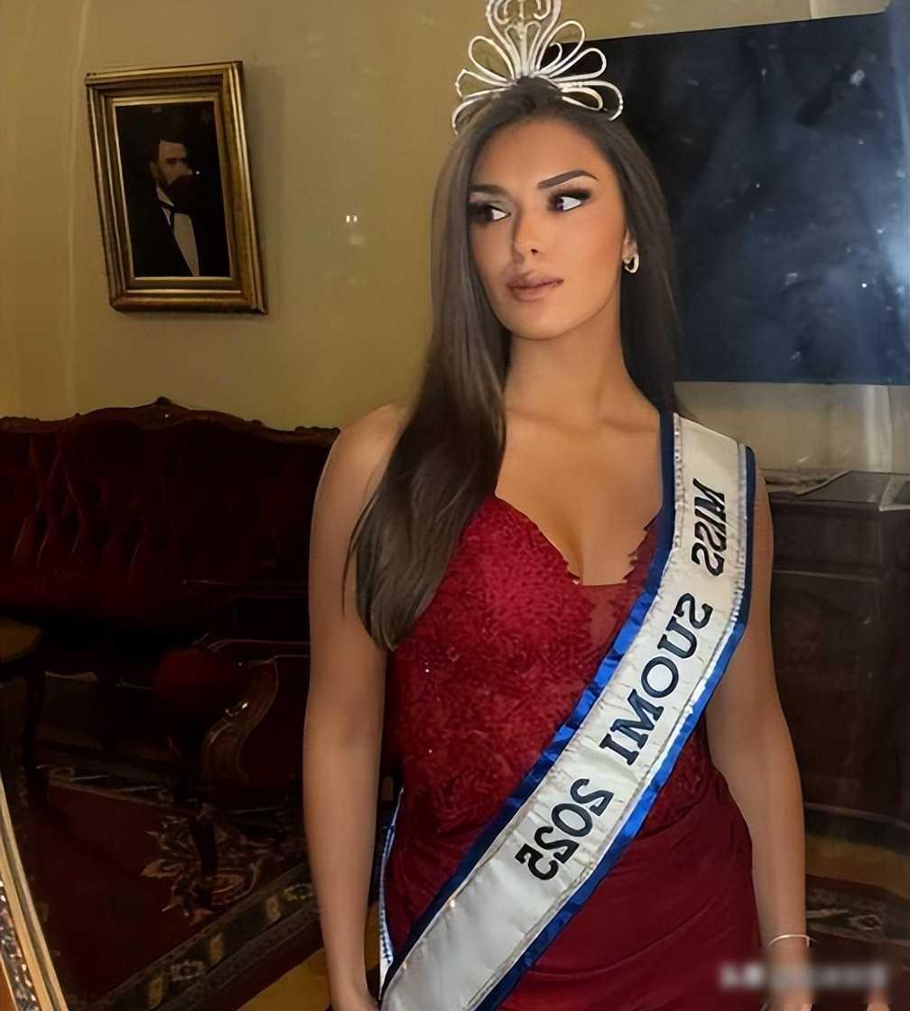 这就是公开辱华的后果，
芬兰选美冠军被全网围剿，
品牌解约、头衔取消、账号清零。