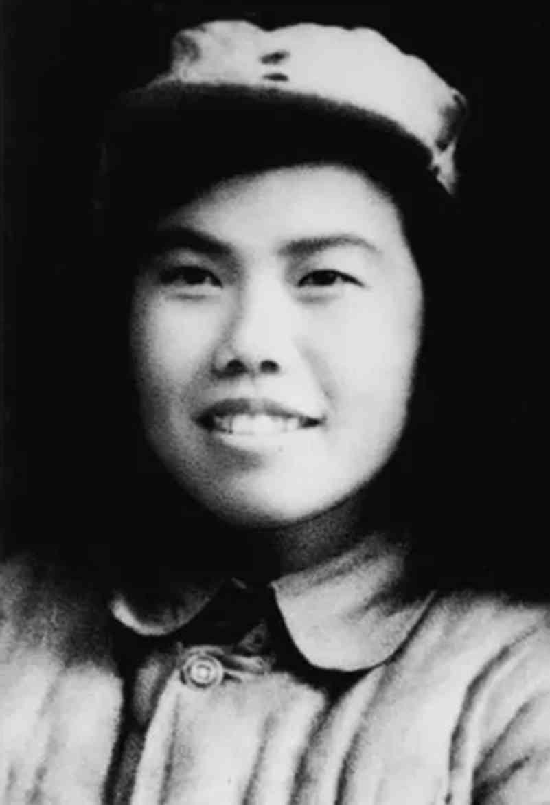 25岁战地百灵陨落淮海！她演活白毛女，用青春热血致敬胜利
 
陈洁，革命烈士，华