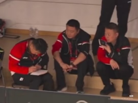 布置谁打，厨子永远在语音中明天能不能让聊天的上场呀我估计根本不敢 