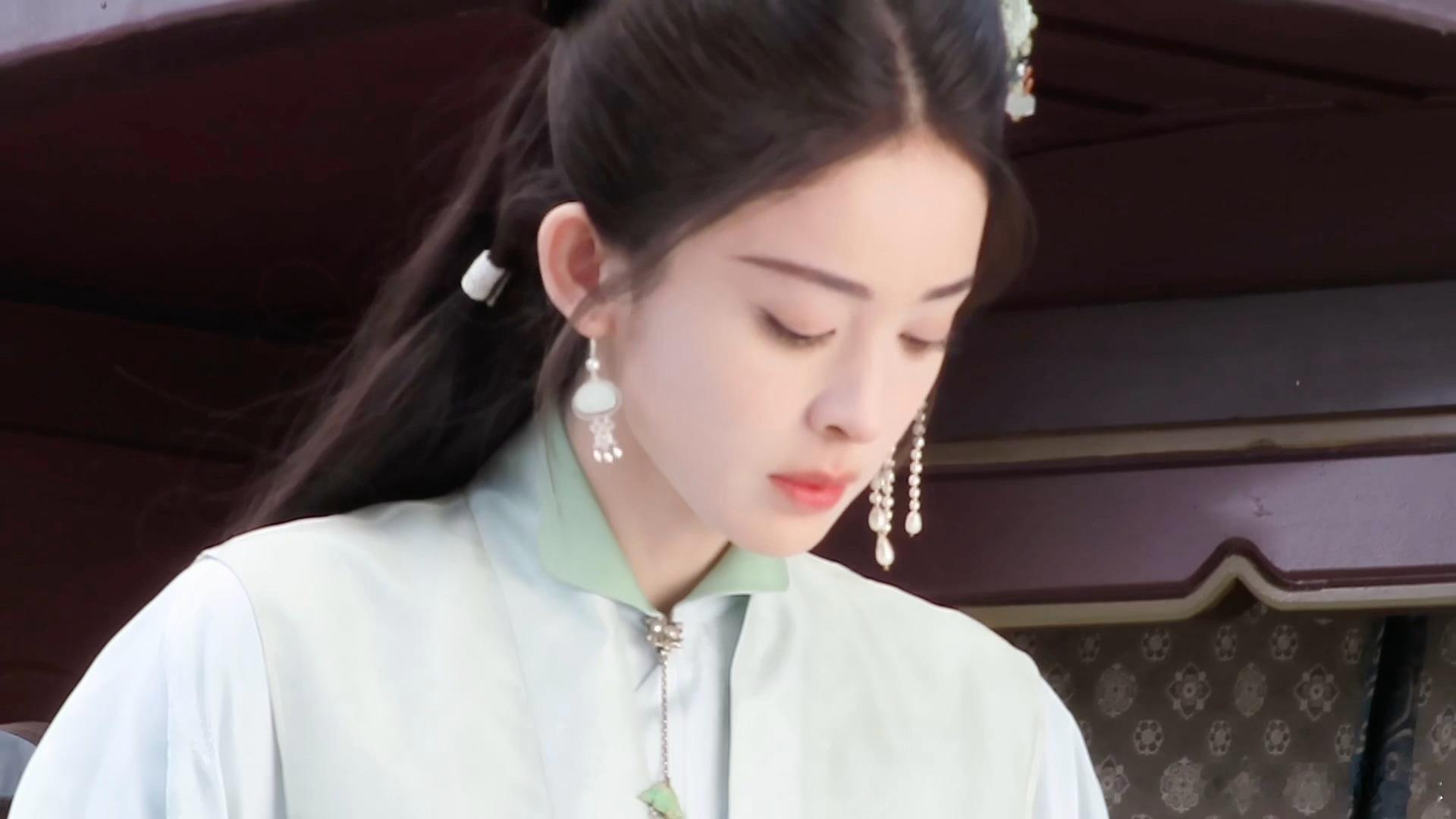 娜扎演绎女茶王荣善宝，这是什么神仙设定！玉茗茶骨里她智谋无双、飒爽迷人，古装妆造