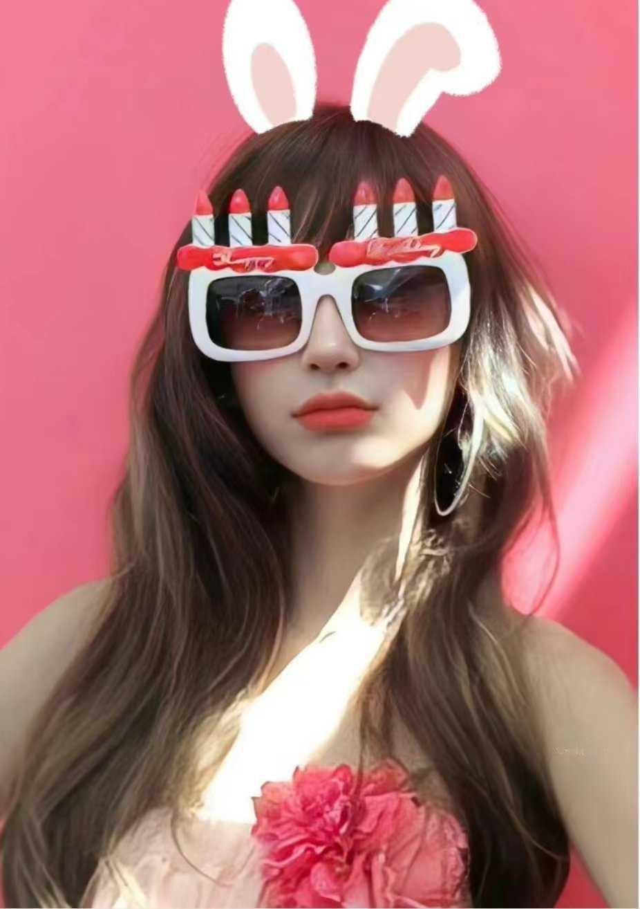 angelababy angelababy 人群自动退成布景，像被风吹散的铅笔画