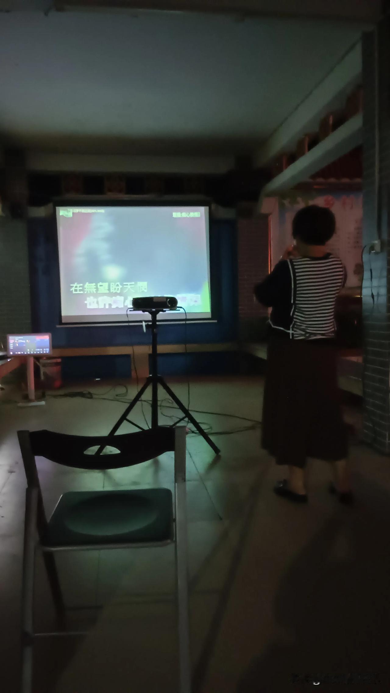 岁月如歌，时光荏苒。饭后一首歌也很满足了#听老歌在回忆#