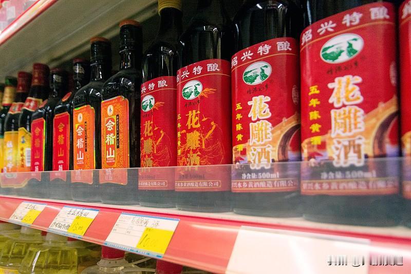 黄酒是否能取代白酒重回主流? 黄酒想取代白酒重回主流，基本是不可能的事，但它绝对