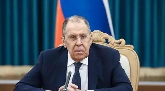 俄罗斯外长拉夫罗夫在公开场合突然放出重磅表态，称俄方希望由中、美、英、法等大国共