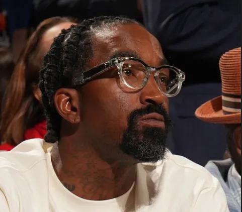 JR-史密斯：我心目中的GOAT是迈克尔-乔丹
06月11日讯，在篮球界的舆论场