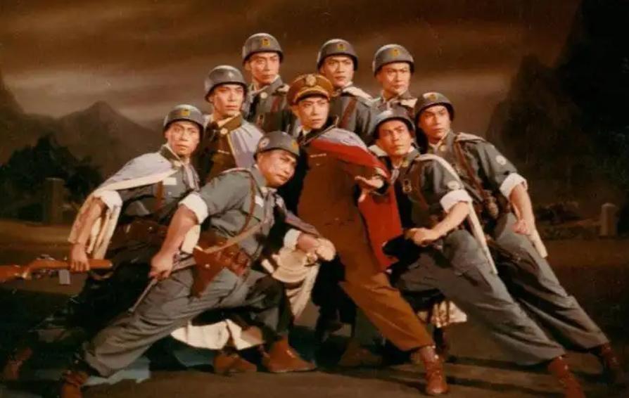 1964年，毛主席听说奇袭白虎团的杨育才，现在只是一个副连长，眉头一皱，问道：“