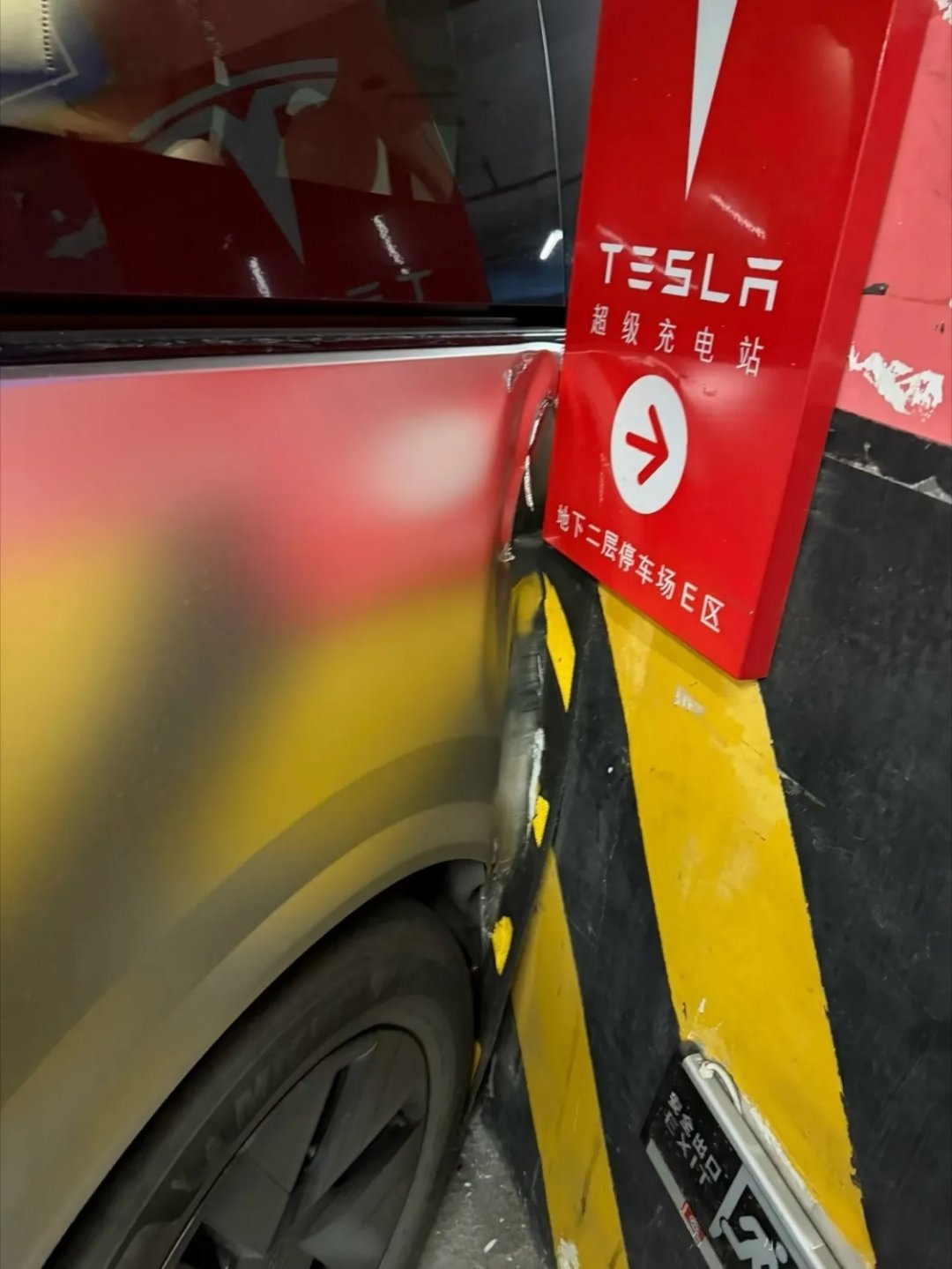 万万没想到，理想 MEGA 最大的敌人不是水军，不是路人的眼神，而是地下停车库的