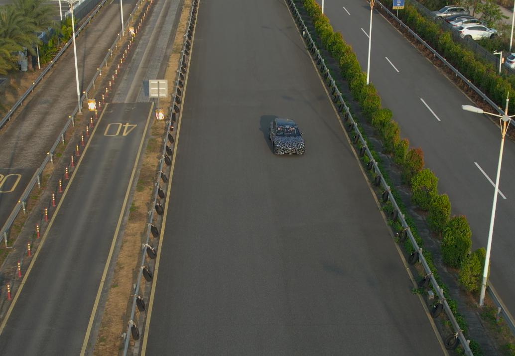 从实验室到路测，华为乾崑启境的“百万驾控”进行时
转向精准，滤震细腻，这些来自早